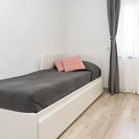 Apartment With A Parking Space Valbandon, - 9708 *